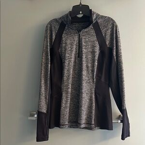 VGUC Tek Gear Gray and Black Quarter-Zip Pullover Size L/XL